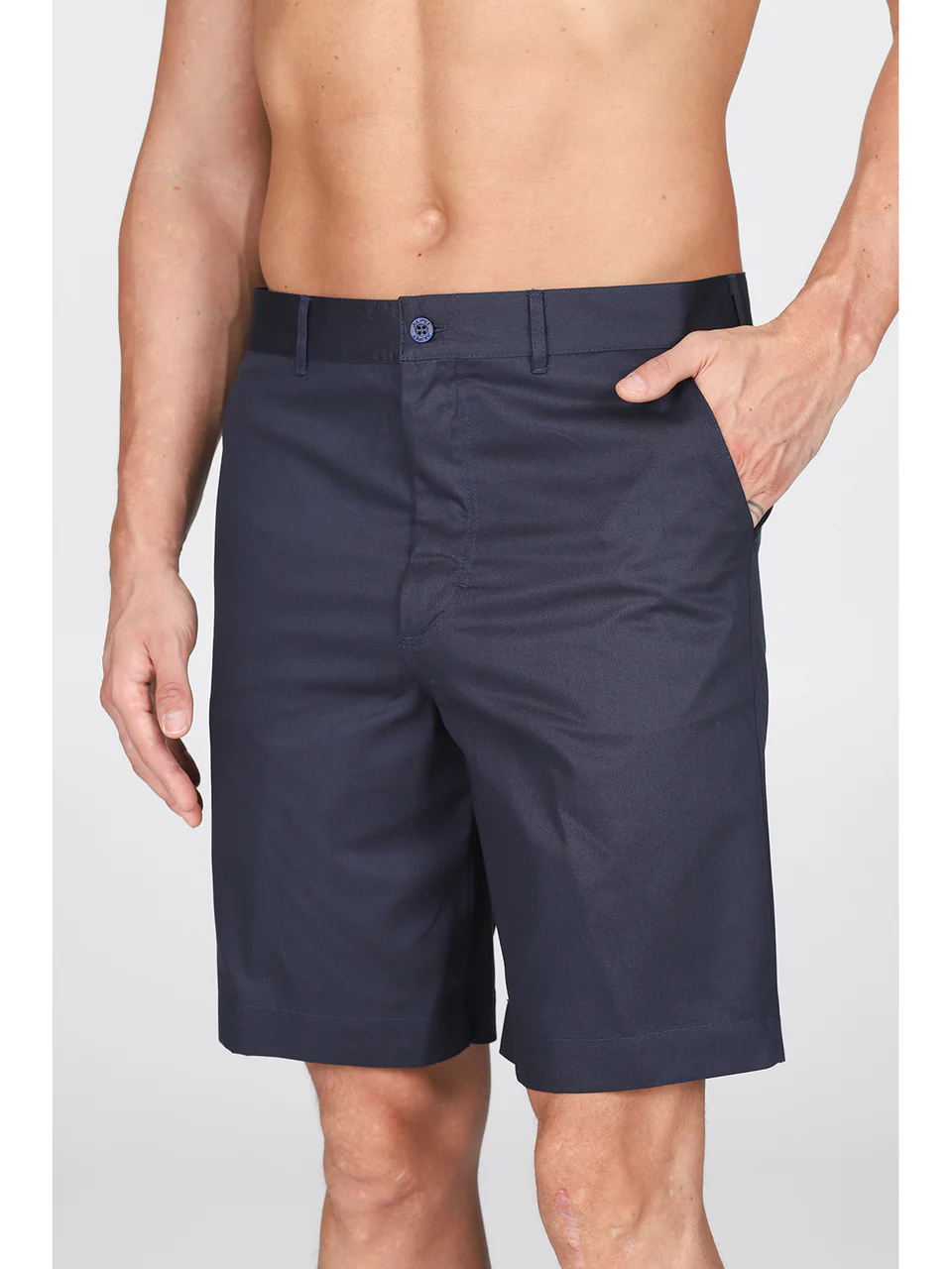 Classic men’s bermuda shorts in pure cotton in classic blue or ecru colors