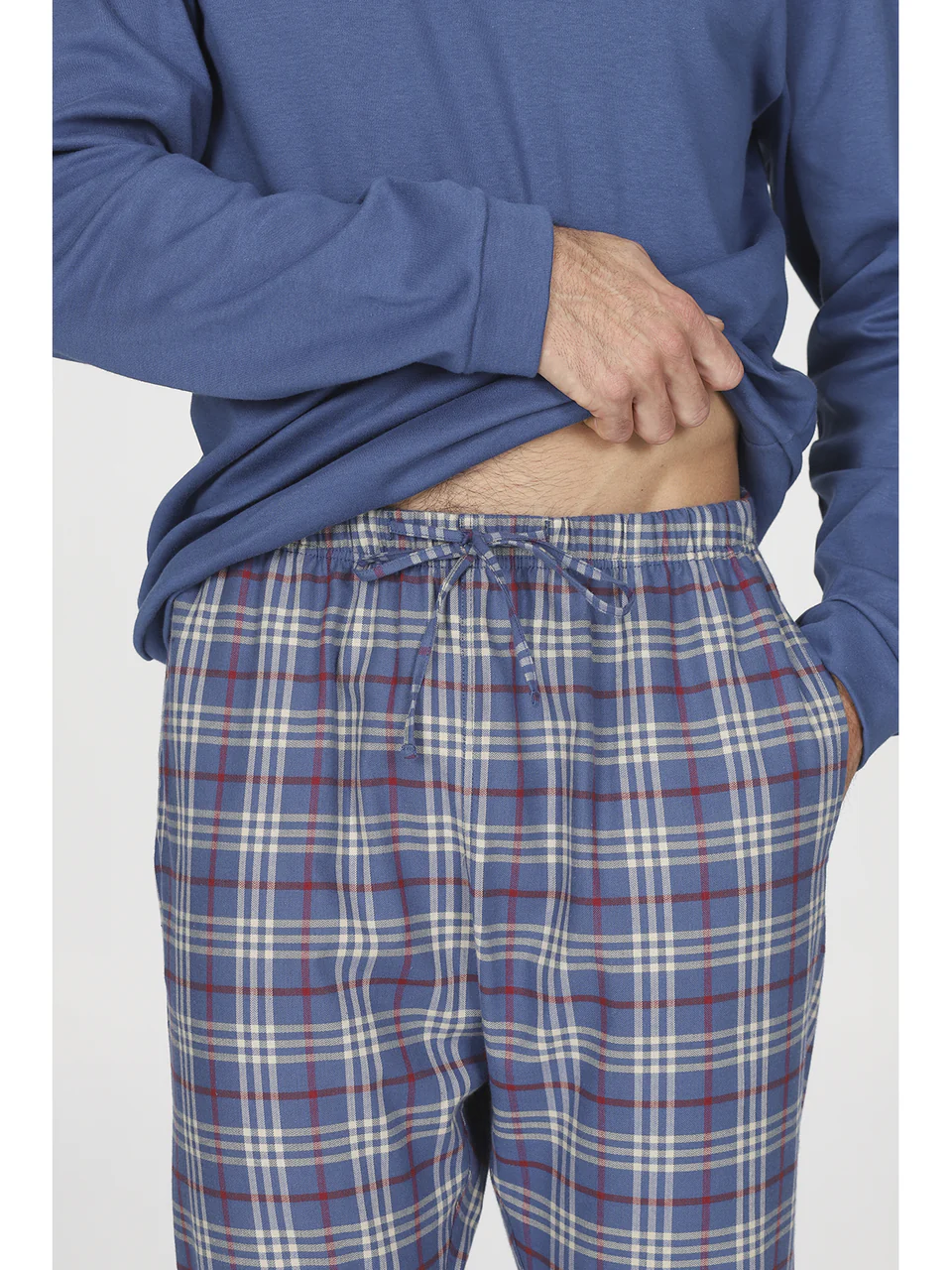Crew neck pajama in warm tartan flannel, with pajama storage bag