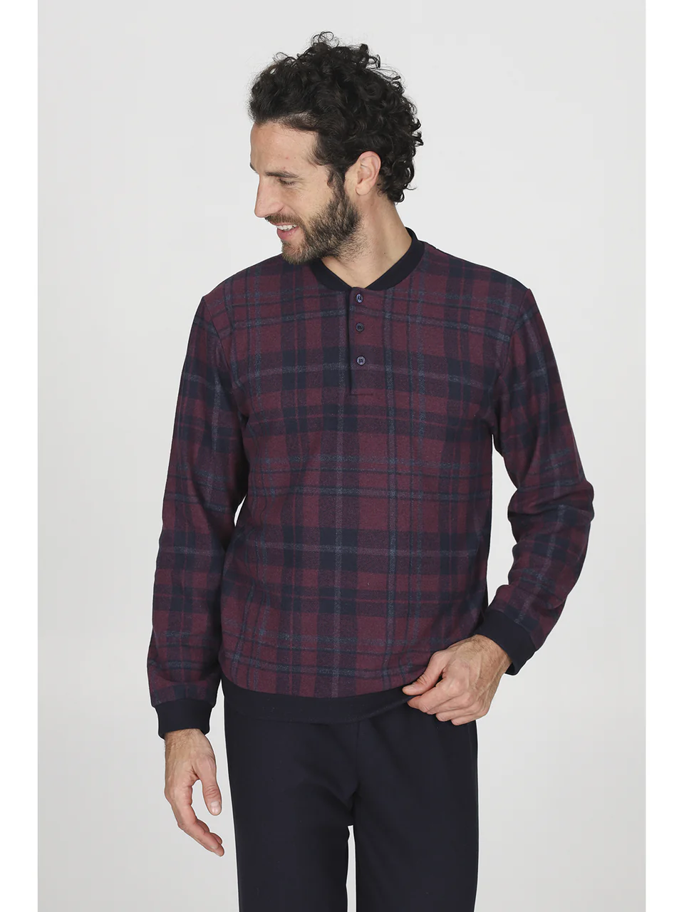 Pajamas with a serafino collar, in comfortable red Scottish jacquard