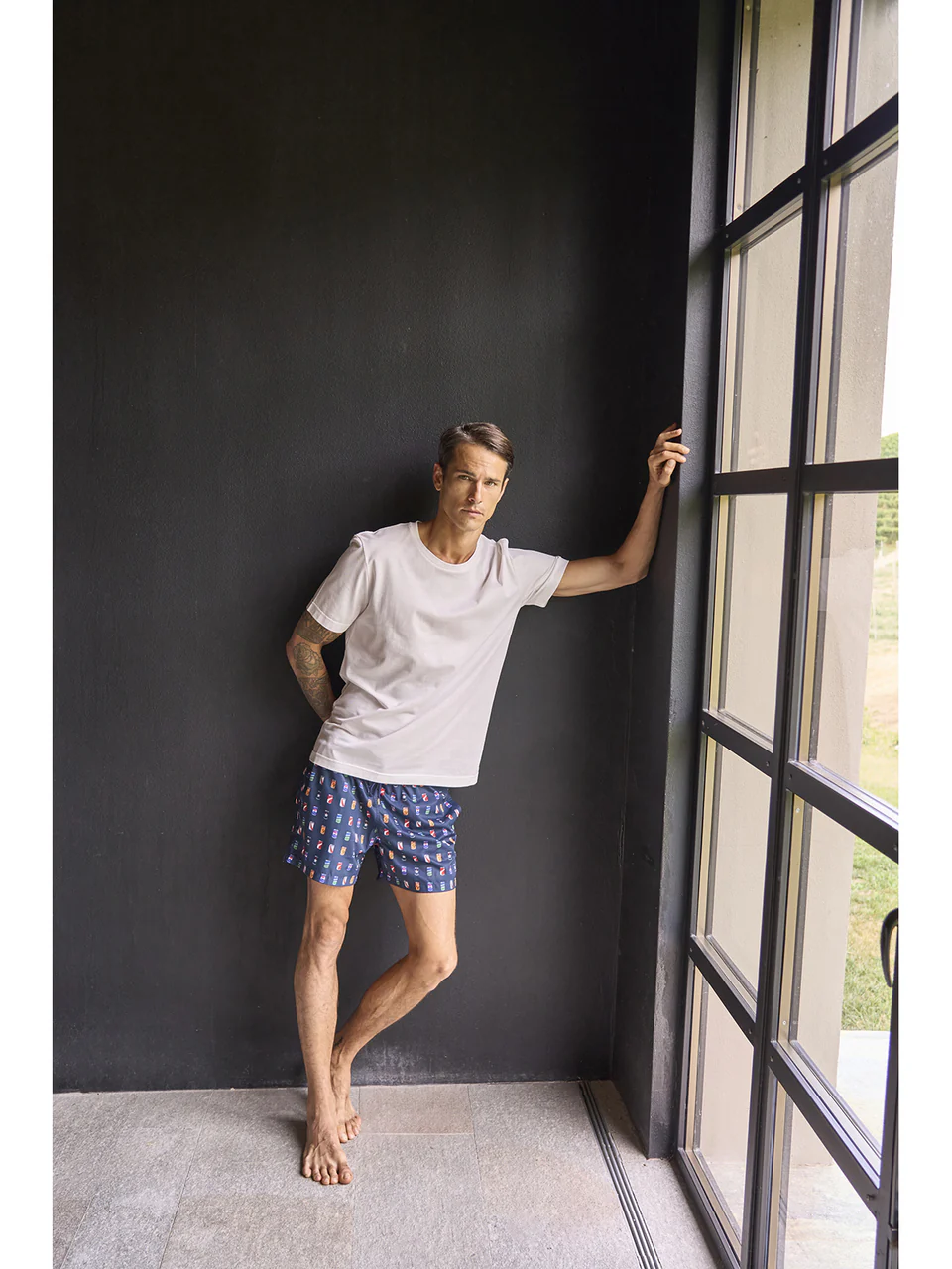 Lightweight microfiber beach shorts with can pattern