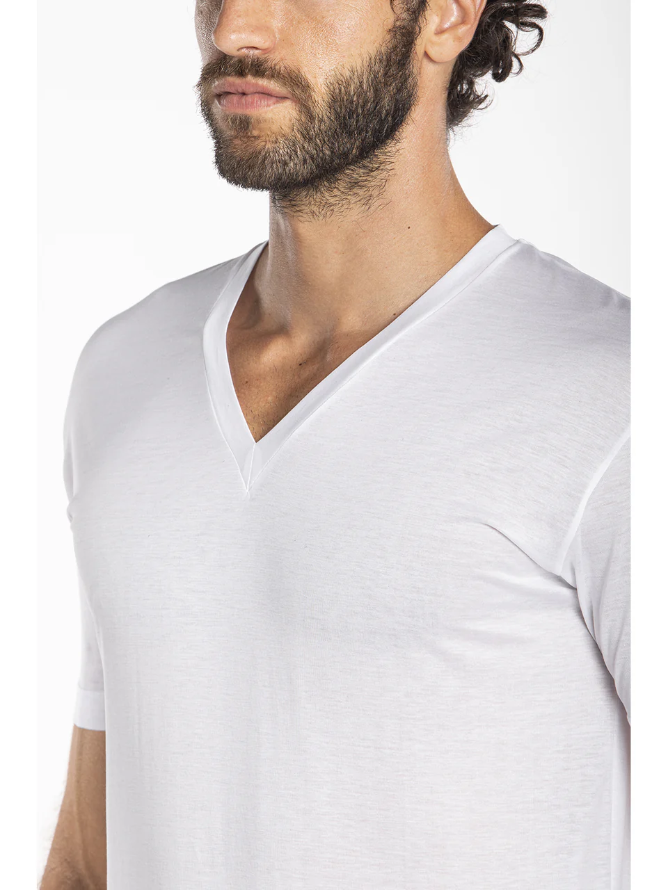 V-neck t-shirt in pure mercerized and gas-treated cotton white