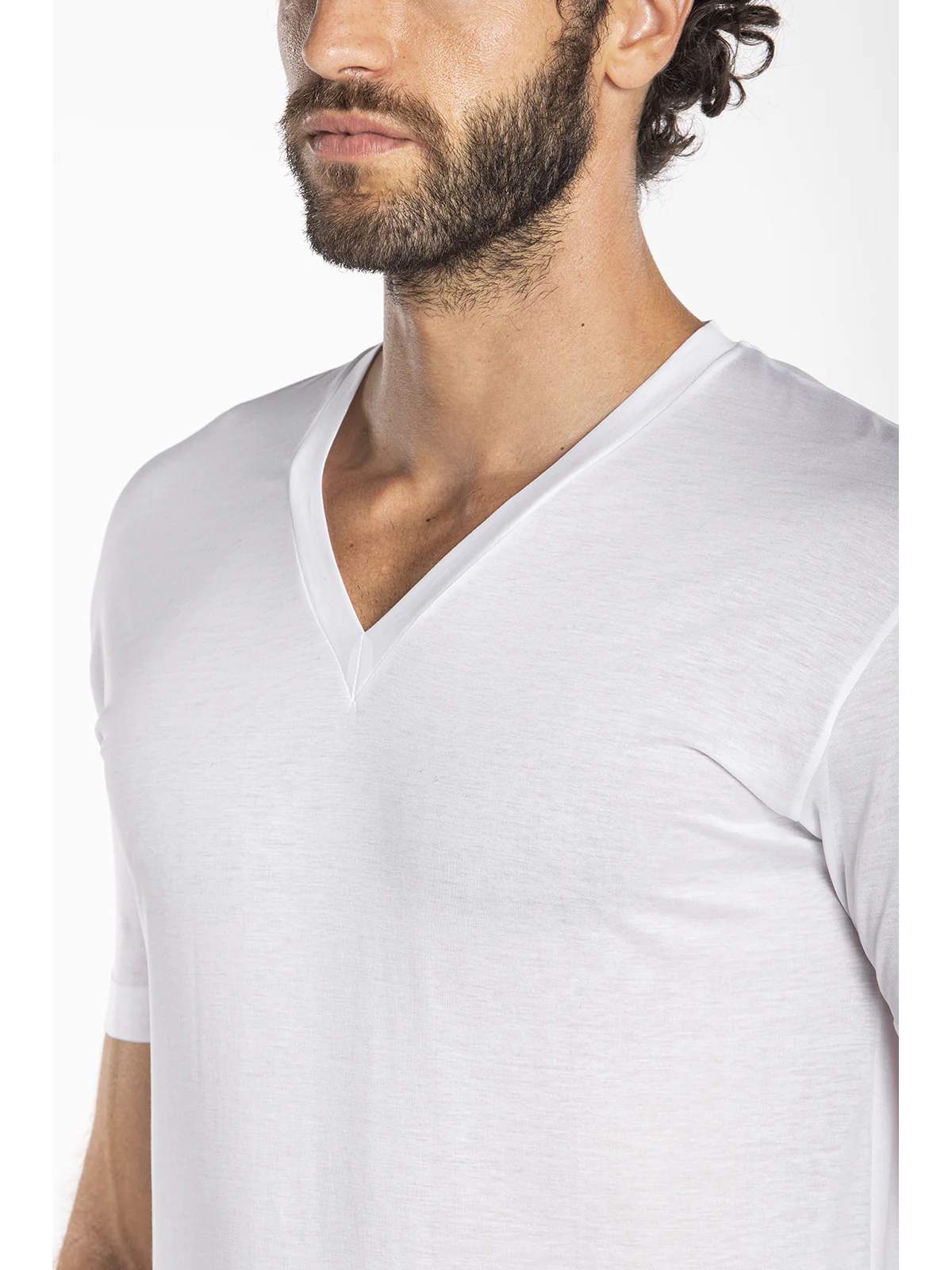 V-neck t-shirt in pure mercerized and gas-treated cotton
