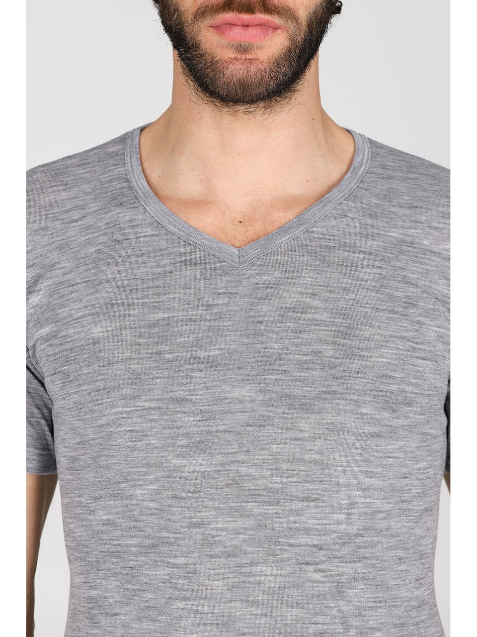 V-neck shirt in pure merino wool and ewoolution solid color
