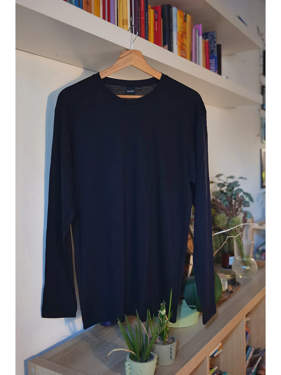 Elegant pure merino wool sweater in blue color, long sleeve